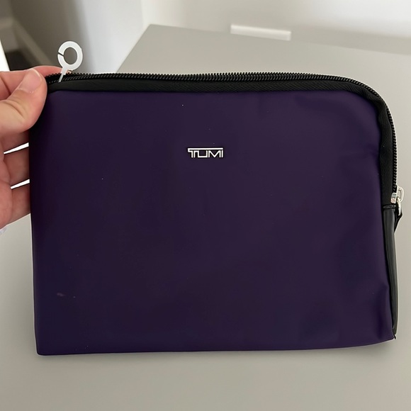 Tumi Cosmetics Accessory Pounch - Picture 1 of 5